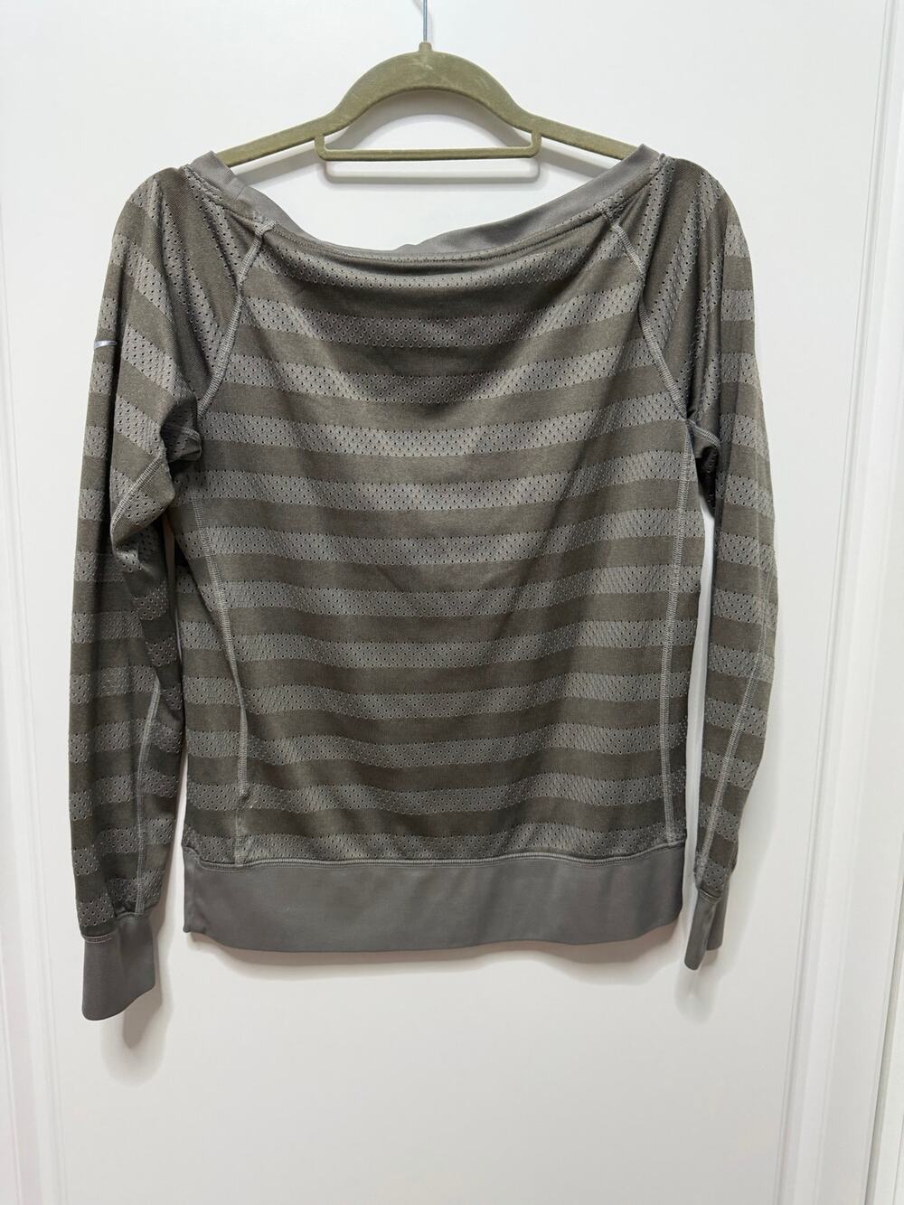 Nike Dri-FIT Gray Striped Mesh Long Sleeve Athletic Top Small